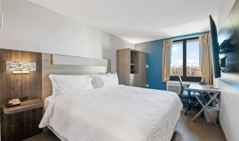 Day use room with natural light at Holiday Inn Express & Suites Bronx.