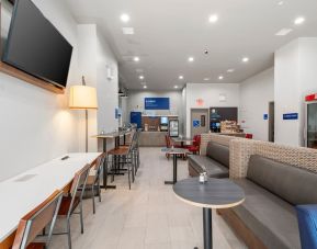 Dining and coworking space at Holiday Inn Express & Suites Bronx.