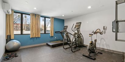 Fitness center at Holiday Inn Express & Suites Bronx.