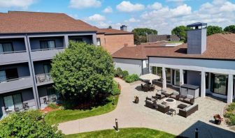 Terrace and garden at Sonesta Select Minneapolis Eden Prairie.