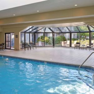 Indoor pool at Sonesta Select Minneapolis Eden Prairie.