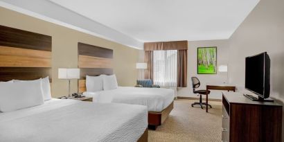 Day use twin room with TV, sofa, work desk and private bathroom at Days Inn & Suites By Wyndham Lindsay.