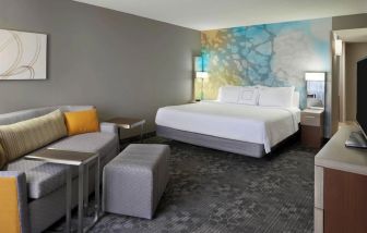 Day use room with private bathroom at Courtyard By Marriott Toronto Airport.