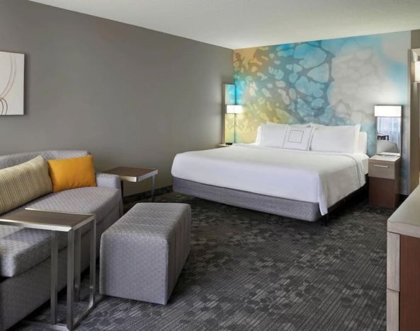 Day use room with private bathroom at Courtyard By Marriott Toronto Airport.