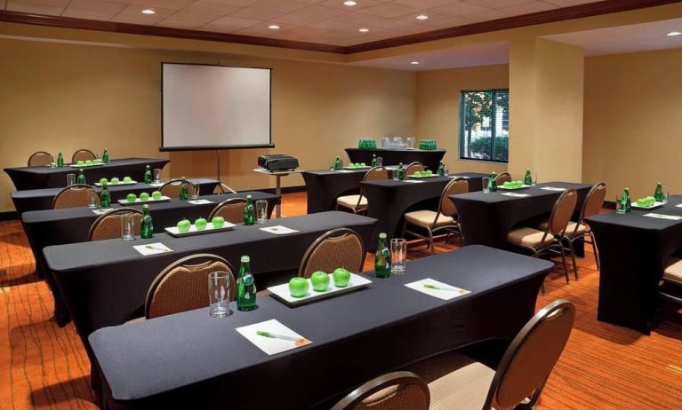 Professional meeting room at Courtyard By Marriott Toronto Airport.