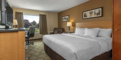 Day use room with TV, work desk and private bathroom at Comfort Inn Swift Current.