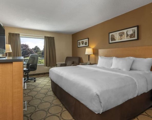 Day use room with TV, work desk and private bathroom at Comfort Inn Swift Current.