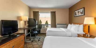 Day use twin room with TV and work desk at Comfort Inn Swift Current.