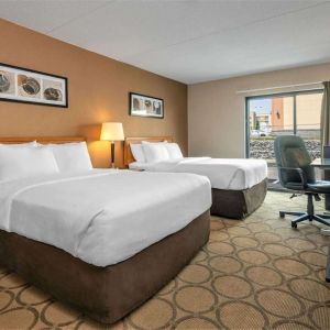 Day use twin room with TV and work desk at Comfort Inn Swift Current.