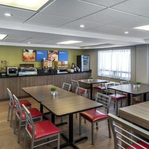 Restaurant area at Comfort Inn Sudbury Regent Street.