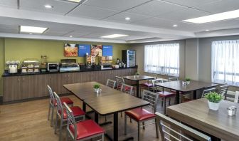 Restaurant area at Comfort Inn Sudbury Regent Street.