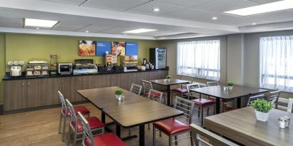 Restaurant area at Comfort Inn Sudbury Regent Street.