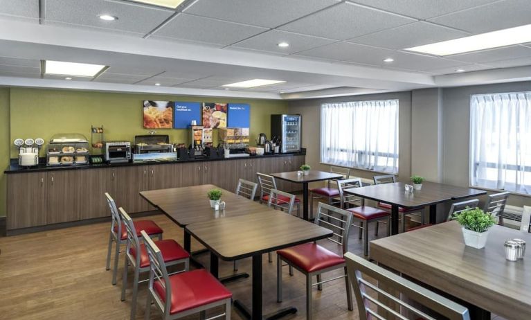 Restaurant area at Comfort Inn Sudbury Regent Street.