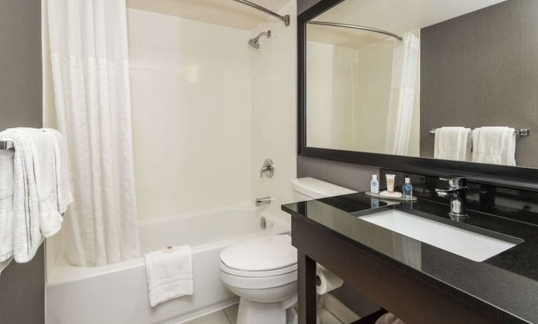 Guest bathroom with tub and free toiletries at Comfort Inn Sudbury Regent Street.