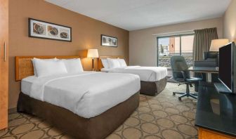 Day use twin room with work desk at Comfort Inn Simcoe.