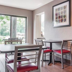 Restaurant area at Comfort Inn Simcoe.