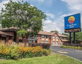 Hotel exterior at Comfort Inn Simcoe.