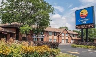 Hotel exterior at Comfort Inn Simcoe.