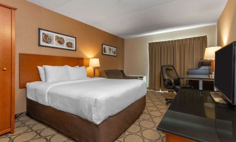 Standard day use room with TV, work desk, sofa and private bathroom at Comfort Inn Simcoe.