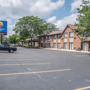 Hotel exterior and parking area at Comfort Inn Simcoe.