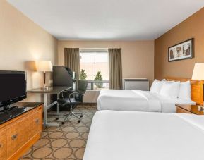 Day use twin room with TV, work desk and private bathroom at Comfort Inn Simcoe.