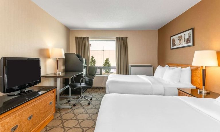 Day use twin room with TV, work desk and private bathroom at Comfort Inn Simcoe.