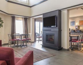 Lobby lounge with fireplace at Comfort Inn Sept-Iles. 