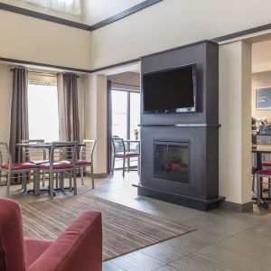 Lobby lounge with fireplace at Comfort Inn Sept-Iles. 