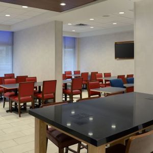 Restaurant area with comfortable sitting perfect for co-working at Holiday Inn Express Toronto Downtown.