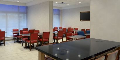 Restaurant area with comfortable sitting perfect for co-working at Holiday Inn Express Toronto Downtown.