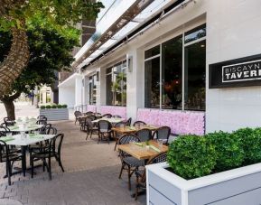 Alfresco dining perfect for coworking at YVE Hotel Miami.