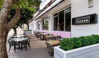 Alfresco dining perfect for coworking at YVE Hotel Miami.