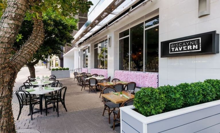 Alfresco dining perfect for coworking at YVE Hotel Miami.