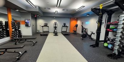 Fully equipped fitness center at Acclaim Hotel Calgary Airport.