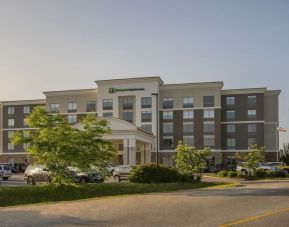 Hotel exterior with parking area at Holiday Inn Express & Suites North Bay.