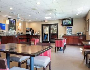 Dining area perfect for coworking at Comfort Suites Lombard - Addison.