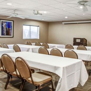 Meeting room at Comfort Suites Lombard - Addison.