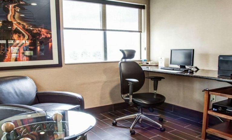 Business center available at Comfort Suites Lombard - Addison.