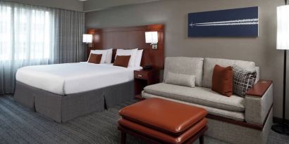 Day use room with sofa at Courtyard By Marriott Los Angeles LAX/Century Boulevard.