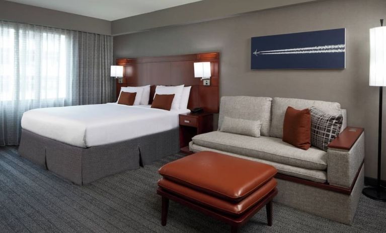 Day use room with sofa at Courtyard By Marriott Los Angeles LAX/Century Boulevard.