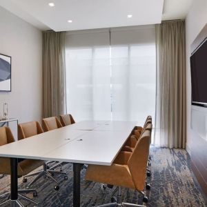 Meeting room at Courtyard By Marriott Los Angeles LAX/Century Boulevard.