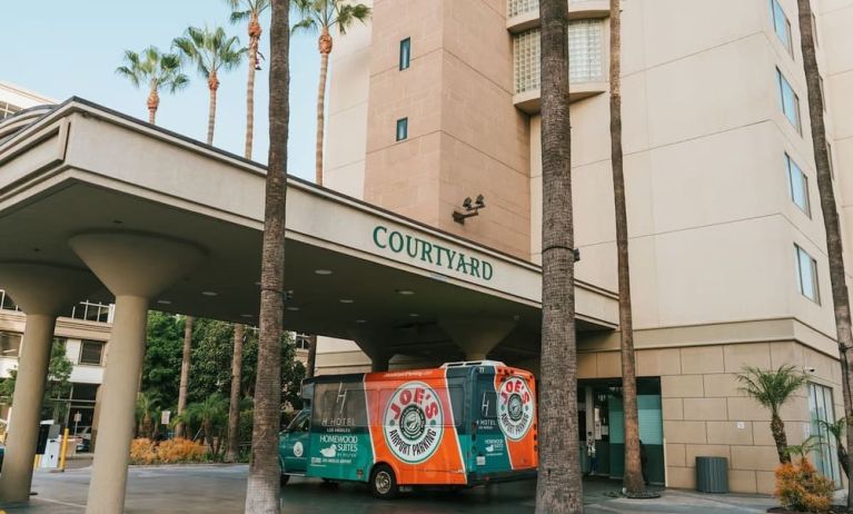 Hotel exterior at Courtyard By Marriott Los Angeles LAX/Century Boulevard.