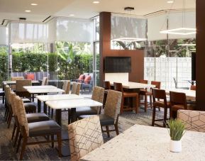 Dining area perfect for coworking at Courtyard By Marriott Los Angeles LAX/Century Boulevard.