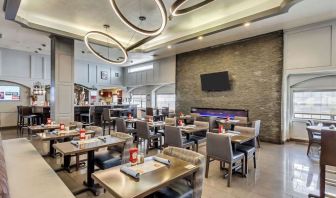 Dining area perfect for coworking at Radisson Hotel Salt Lake City Airport.