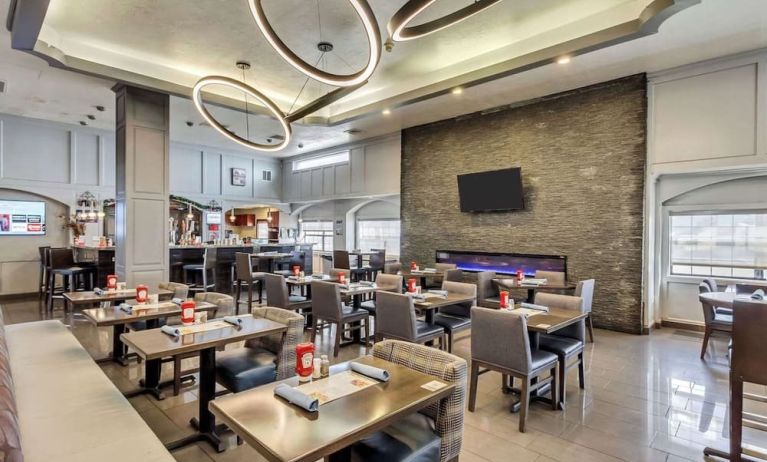 Dining area perfect for coworking at Radisson Hotel Salt Lake City Airport.