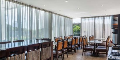 Dining area perfect for coworking at Best Western Braintree.