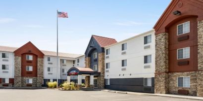 Hotel exterior at Candlewood Suites Meridian.