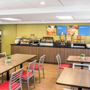 Dining area at Comfort Inn Yarmouth.