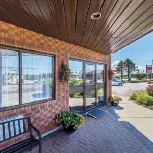 Hotel entrance at Comfort Inn Yarmouth.