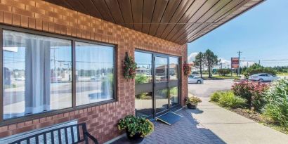 Hotel entrance at Comfort Inn Yarmouth.